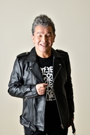 尾藤　イサオ