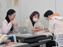 しおりを見せながら説明しました