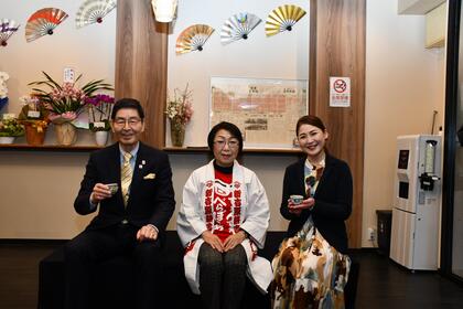 「お休み処 桂茶」にて記念撮影